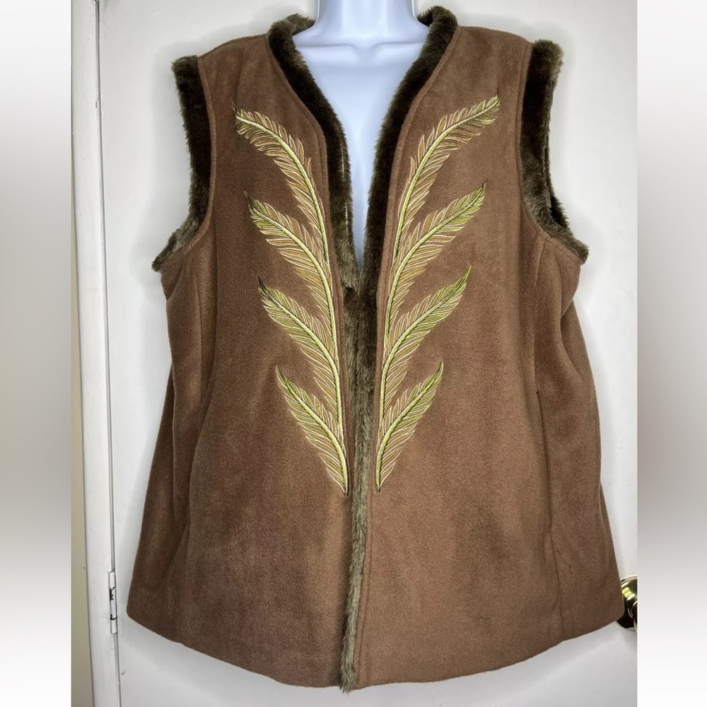 Women’s Vest Size XL Bob Mackie Brown Open Front Embroidered Feather Design